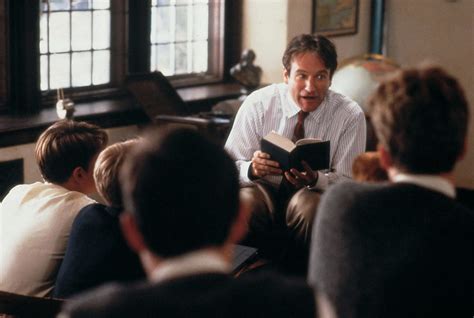 ¡Dead Poets Society! Un canto al valor de la individualidad y las lecciones inspiradoras de un profesor carismático!