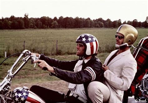 ¡Easy Rider: Un viaje por la América profunda en busca de libertad y aventura!